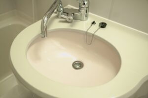 洗面所の水漏れトラブル！水漏れ原因箇所と自力修理のポイントとは？