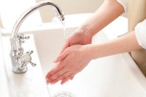 洗面所の水の濁りと悪臭は水道管に原因！？対処法を紹介