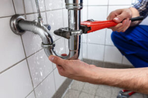 お風呂の水漏れの対処法。修理費用や工期も解説