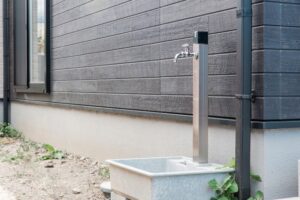 散水栓を立水栓に工事不要で交換する方法！準備する道具や方法を解説